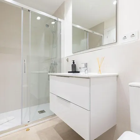 Renovated Flat Terrace 2 Bedrooms 2 Bathrooms Lejlighed